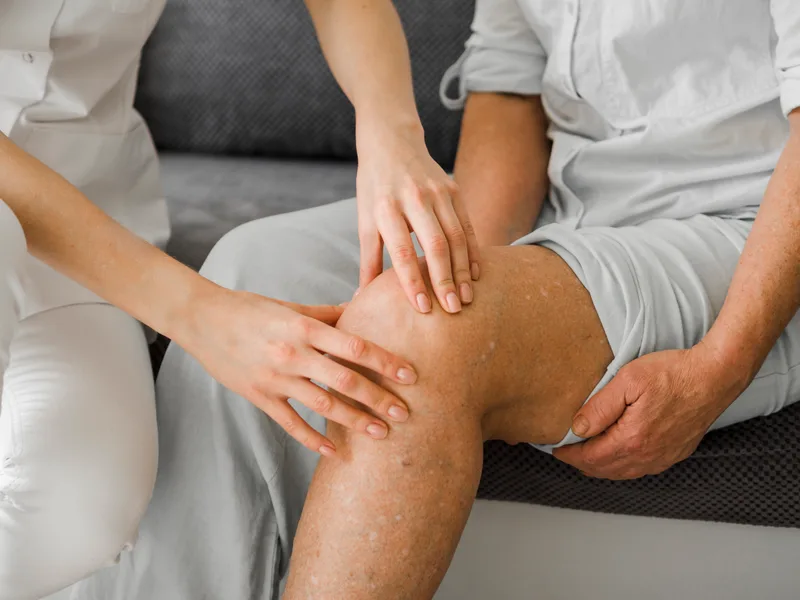 Chiropractic care for knee pain at Bluebonnet Chiropractic in Denver